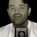 دانلود آهنگ میثم ابراهیمی به نام میدونی چقدر صورت من شونتو کم داره